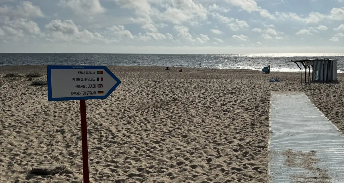 Praia no litoral português